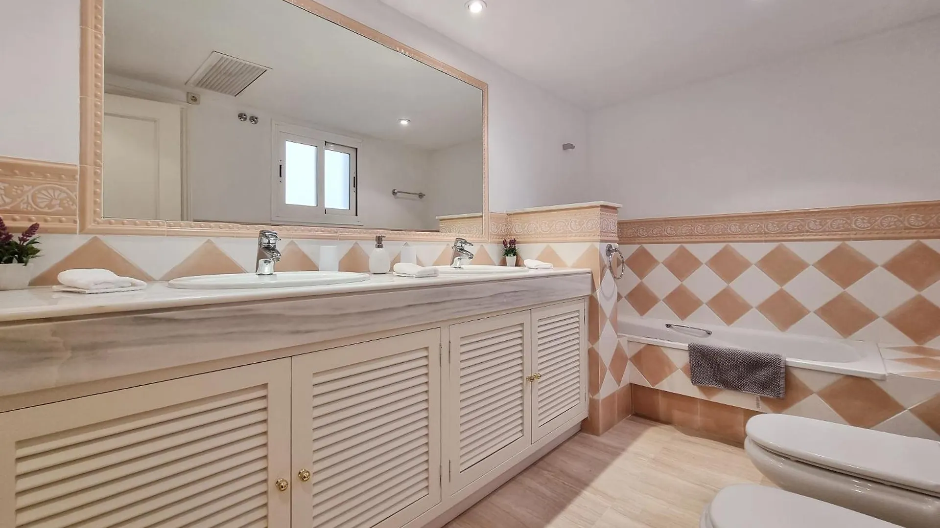 Luxury Hacienda With Sea Views Apartman Marbella