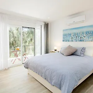 Perfectly Located Beachside In Elviria Apartment